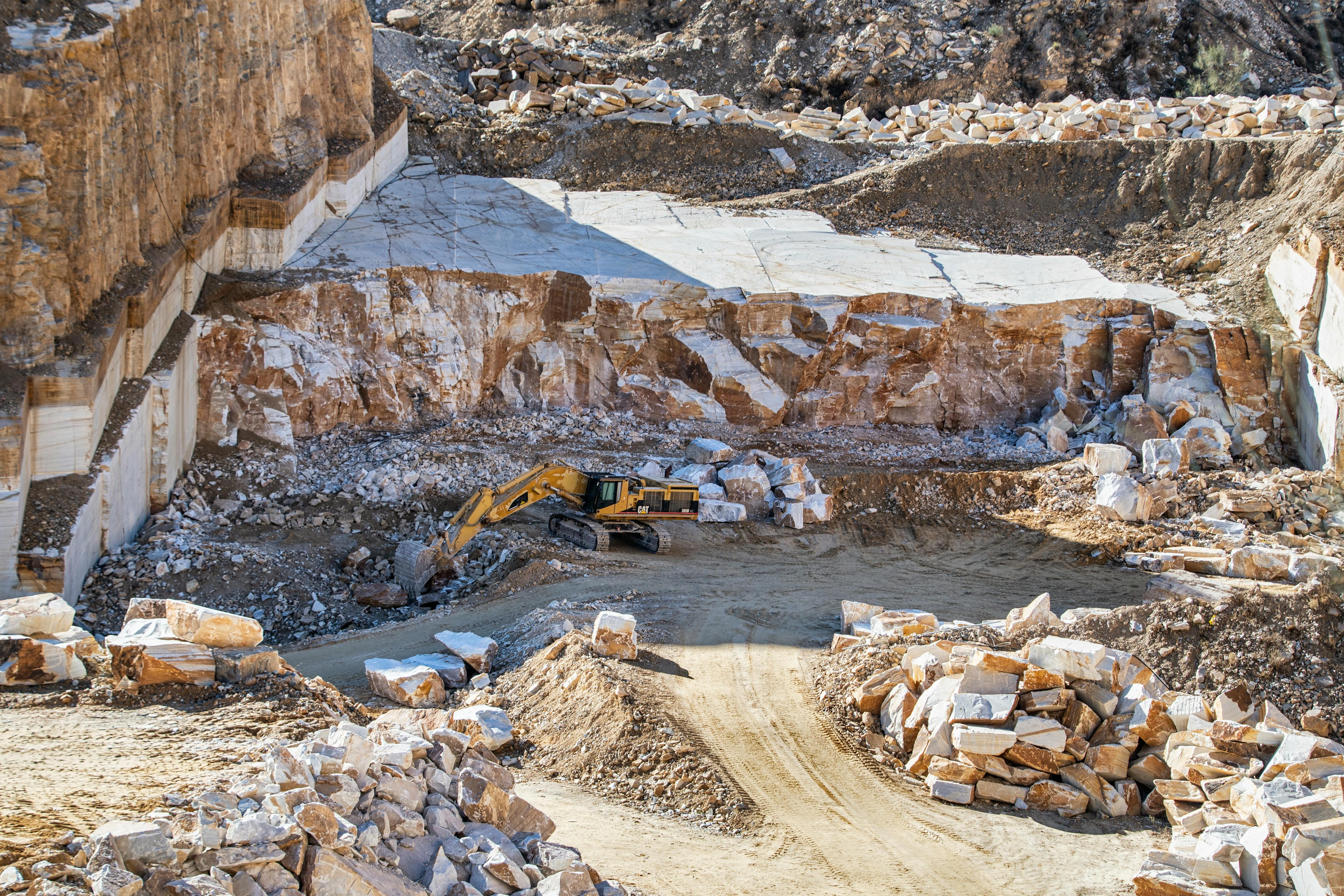 Quarry dust suppression misting system